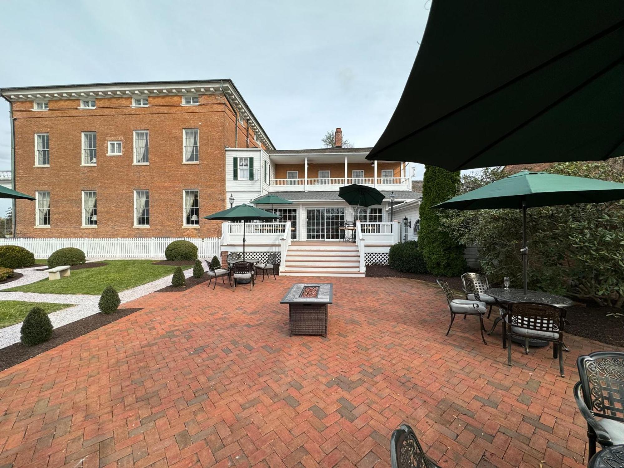 Antrim 1844 Hotel Taneytown Exterior foto